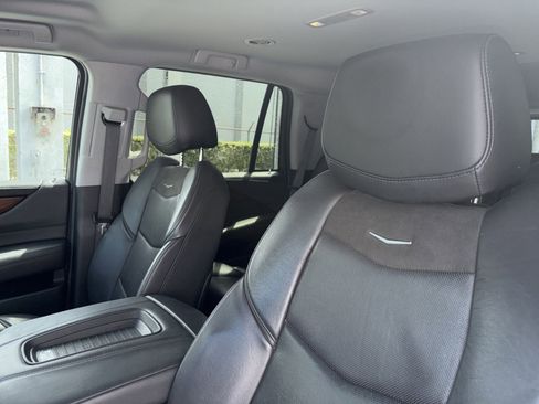 Used 2020 Cadillac Escalade 2WD image 10
