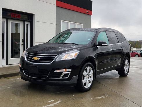 Used 2016 Chevrolet Traverse LT w/ Style and Technology Package FWD image 26