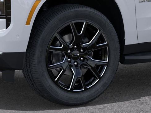 New 2026 Chevrolet Suburban LT w/ Comfort Package AWD/4WD image 17