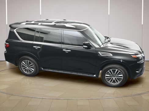 Used 2024 Nissan Armada SL w/ Captain's Chairs Package AWD/4WD image 37