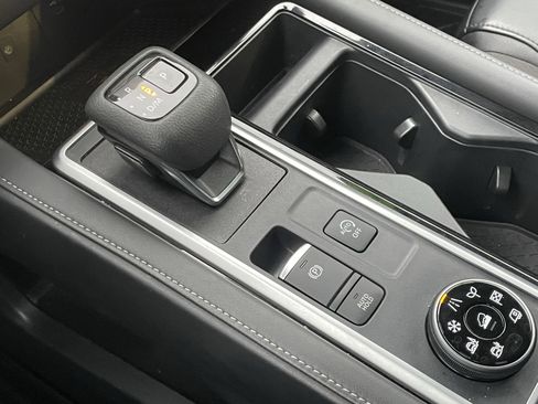 Used 2024 Nissan Pathfinder SL w/ SL Premium Package image 24