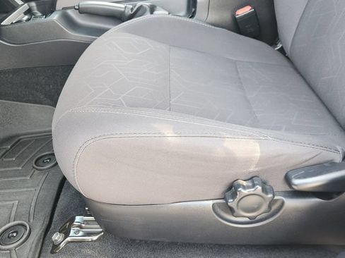 Used 2017 Toyota Tacoma TRD Sport AWD/4WD image 17