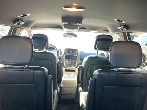 Used 2019 Dodge Grand Caravan SXT image 10