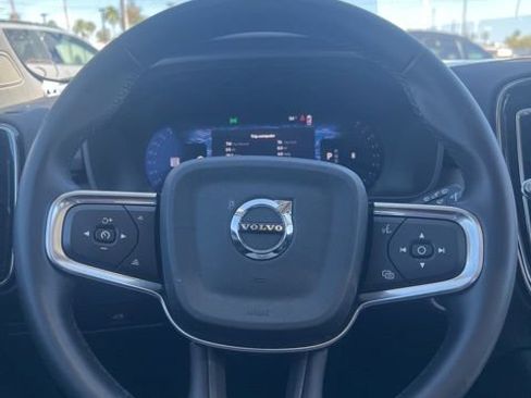 Used 2025 Volvo XC40 B5 Core image 11