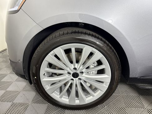 New 2026 Land Rover Range Rover Long Wheelbase SE AWD/4WD image 12
