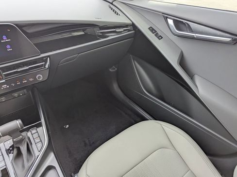 New 2026 Kia Niro EX FWD image 17