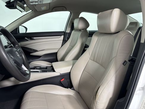 Used 2018 Honda Accord LX image 4