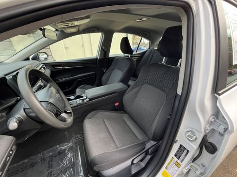 Used 2025 Toyota Camry LE image 31