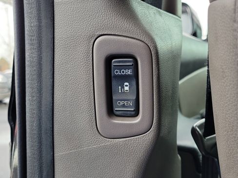 Used 2016 Honda Odyssey Touring Elite image 14