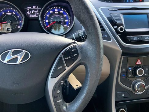 Used 2014 Hyundai Elantra SE w/ Option Group 02 FWD image 23