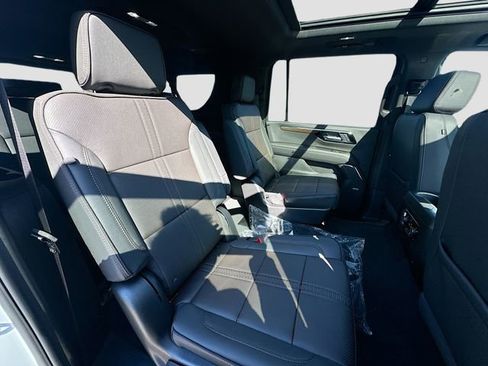 New 2026 Chevrolet Suburban High Country w/ Sun And Tow Package image 31