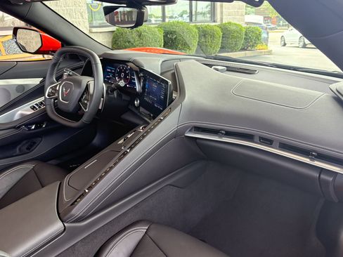 Used 2021 Chevrolet Corvette Stingray Preferred Conv w/ Z51 Performance Package RWD image 28