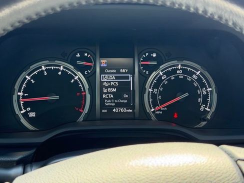 Certified 2023 Toyota 4Runner TRD Off-Road Premium w/ Moonroof Package AWD/4WD image 31