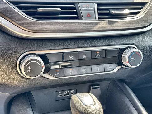 Used 2025 Nissan Altima 2.5 SV FWD image 21
