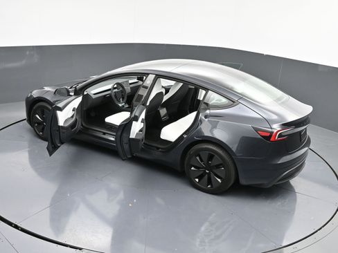 Used 2025 Tesla Model 3 Long Range image 41