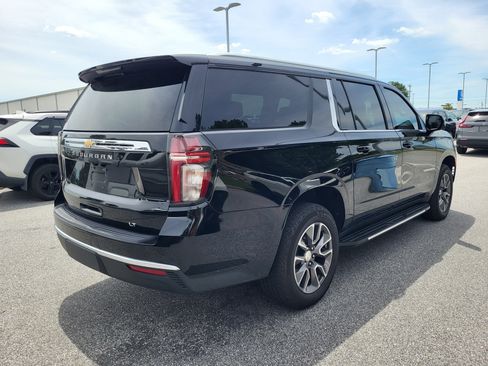 Used 2022 Chevrolet Suburban LT w/ LT Signature Package AWD/4WD image 4