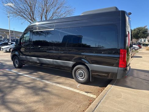 Used 2024 Mercedes-Benz Sprinter 2500 image 4