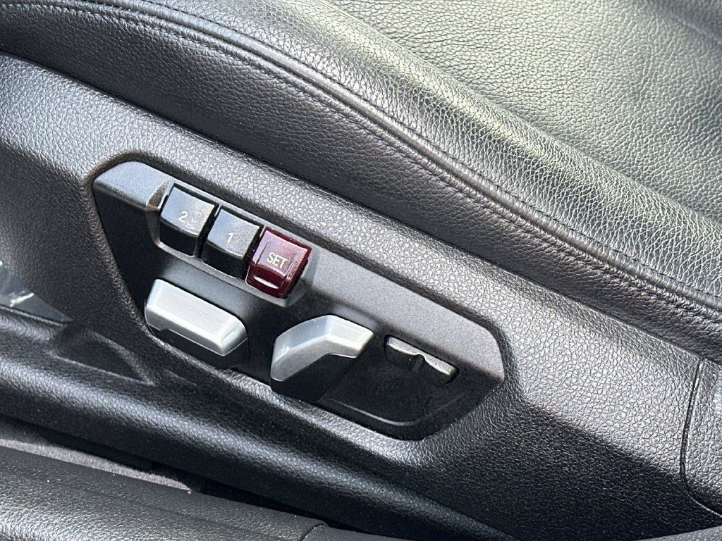 Used 2017 BMW 320i Sedan RWD image 31
