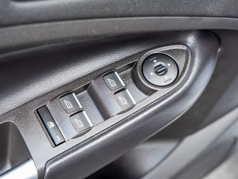 Used 2019 Ford Escape SE image 25