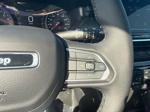 Used 2026 Jeep Compass Limited AWD/4WD image 13