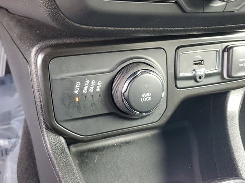 Used 2022 Jeep Renegade Altitude w/ Convenience Group AWD/4WD image 31