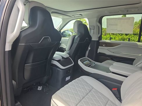 New 2027 Lincoln Navigator L Black Label RWD image 13