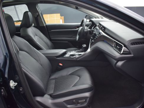 Used 2020 Toyota Camry XSE FWD image 10