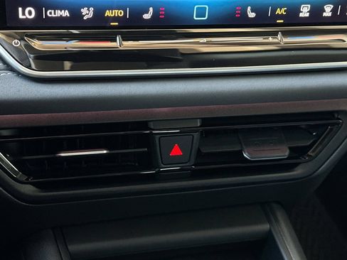 New 2026 Volkswagen Tiguan SE FWD image 18