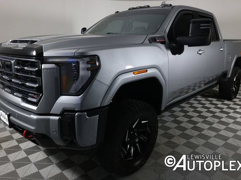 Used 2025 GMC Sierra 2500 AT4 w/ AT4 Premium Plus Package AWD/4WD image 11