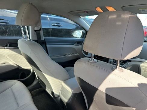 Used 2018 Hyundai Elantra SE image 14