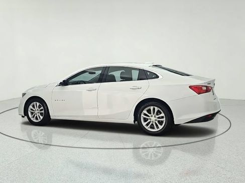 Used 2017 Chevrolet Malibu LT FWD image 4