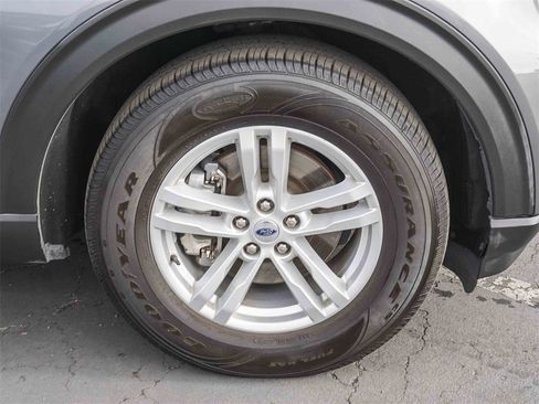 Used 2021 Ford Explorer XLT image 9