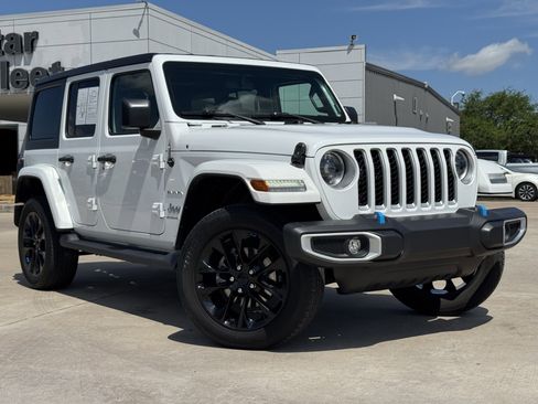 Used 2023 Jeep Wrangler Unlimited Sahara w/ Cold Weather Group AWD/4WD image 2