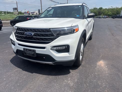 Used 2023 Ford Explorer XLT w/ Equipment Group 202A AWD/4WD image 10
