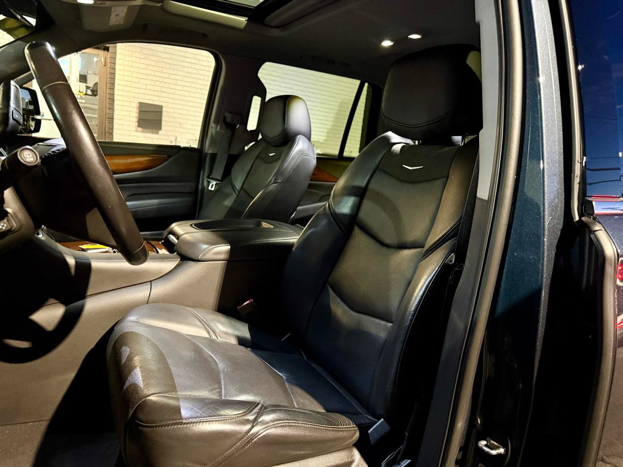 Used 2020 Cadillac Escalade Luxury AWD/4WD image 15
