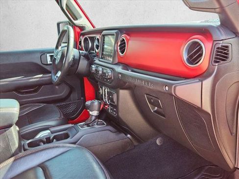 Used 2018 Jeep Wrangler Unlimited Rubicon w/ Dual Top Group AWD/4WD image 17
