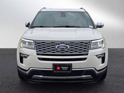 Used 2018 Ford Explorer Platinum image 2