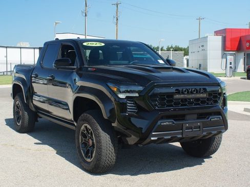 Used 2025 Toyota Tacoma TRD Pro w/ Tow Tech Package AWD/4WD image 2