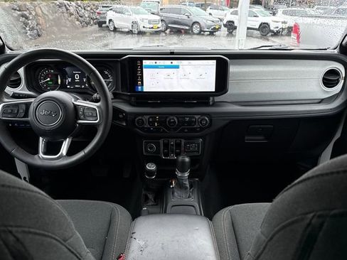 Used 2024 Jeep Wrangler Unlimited Sahara image 13