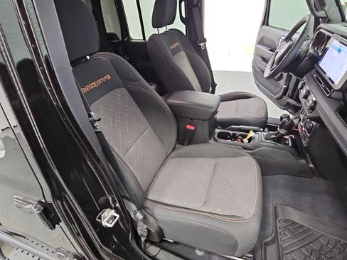 Used 2025 Jeep Gladiator Mojave w/ Convenience Group AWD/4WD image 38