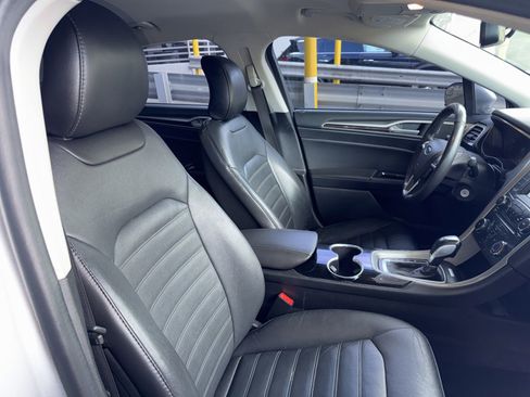 Used 2016 Ford Fusion SE w/ Equipment Group 202A image 4