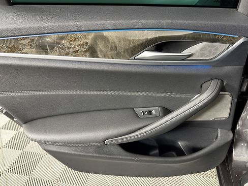 Used 2023 BMW 530e w/ Premium Package image 25