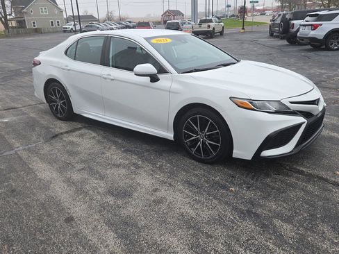 Used 2021 Toyota Camry SE image 14