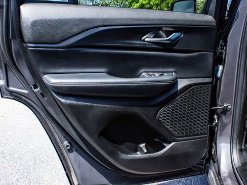 Used 2023 Jeep Grand Cherokee Altitude AWD/4WD image 11