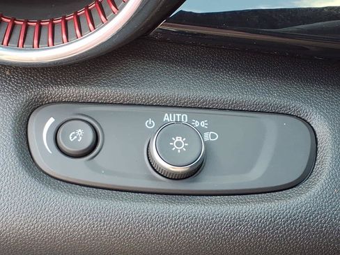 Used 2024 Chevrolet Trax RS FWD image 11