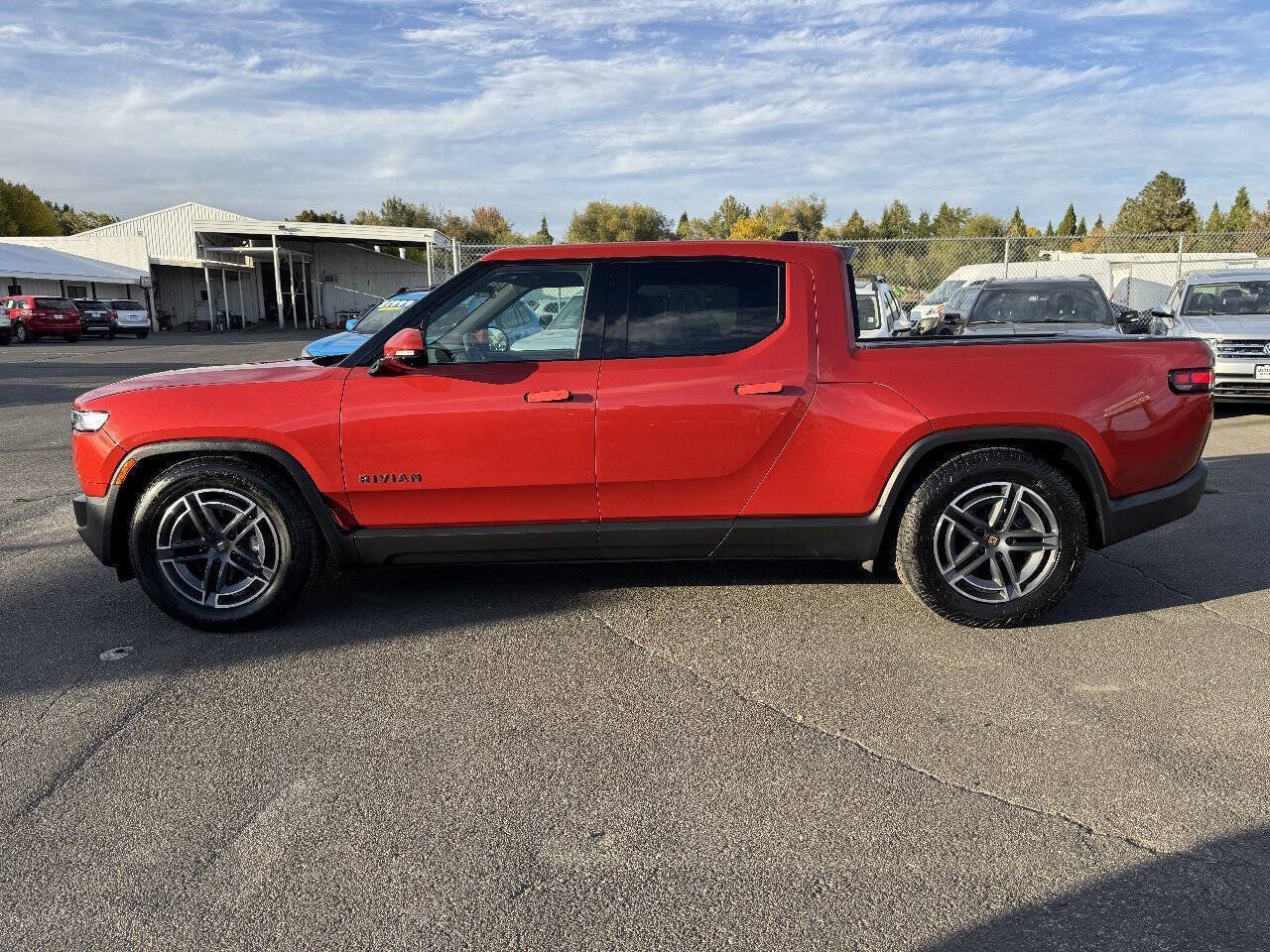 Used 2025 Rivian R1T Adventure Dual AWD/4WD image 2