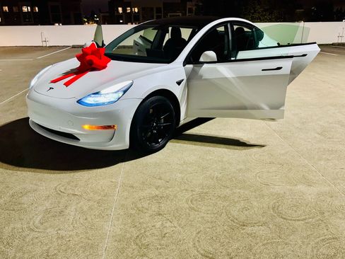 Used 2021 Tesla Model 3 Standard Range Plus image 34