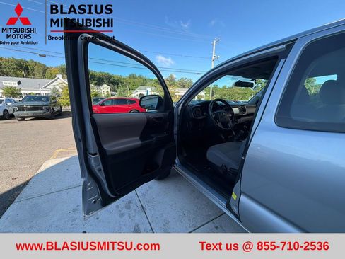 Used 2017 Toyota Tacoma SR w/ SR Convenience Package AWD/4WD image 19
