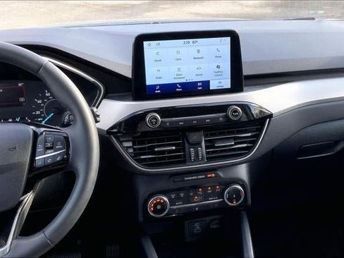 Used 2022 Ford Escape SE w/ Cold Weather Package image 5