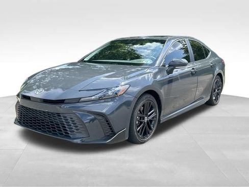 Used 2025 Toyota Camry SE w/ Convenience Package FWD image 1